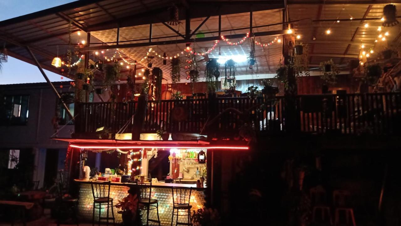 เฮือนน้ำน่าน House By The River Nan Uttaradit Bagian luar foto