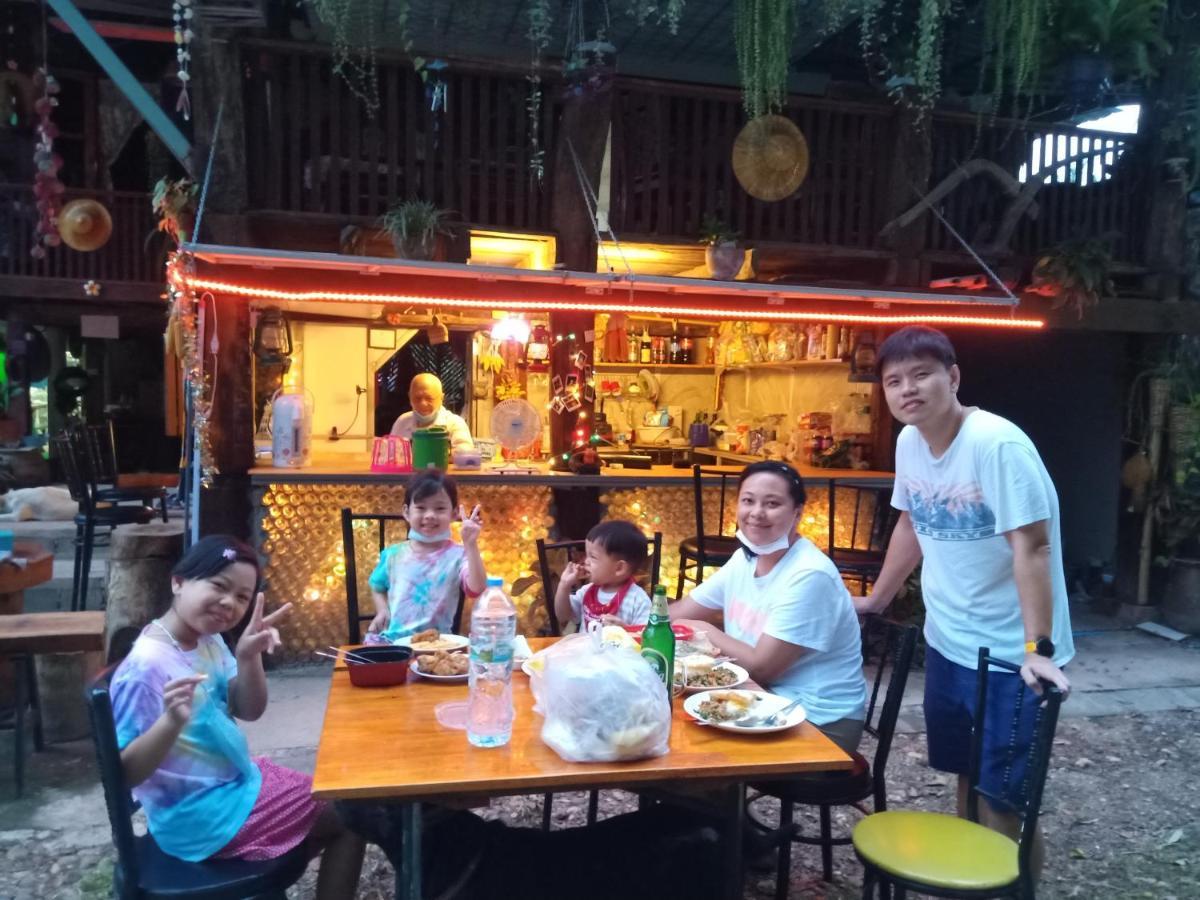 เฮือนน้ำน่าน House By The River Nan Uttaradit Bagian luar foto