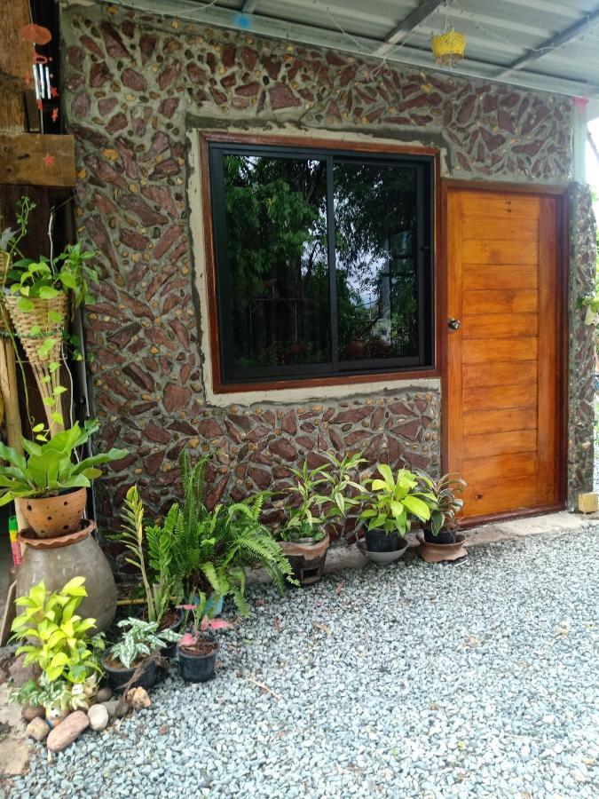 เฮือนน้ำน่าน House By The River Nan Uttaradit Bagian luar foto