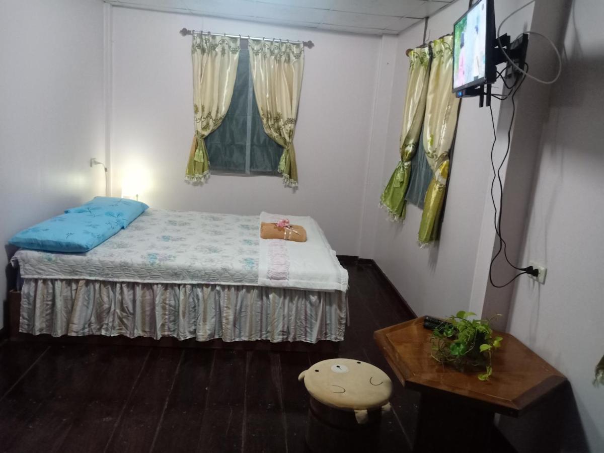เฮือนน้ำน่าน House By The River Nan Uttaradit Bagian luar foto
