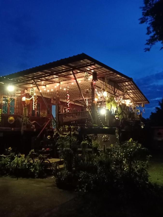 เฮือนน้ำน่าน House By The River Nan Uttaradit Bagian luar foto