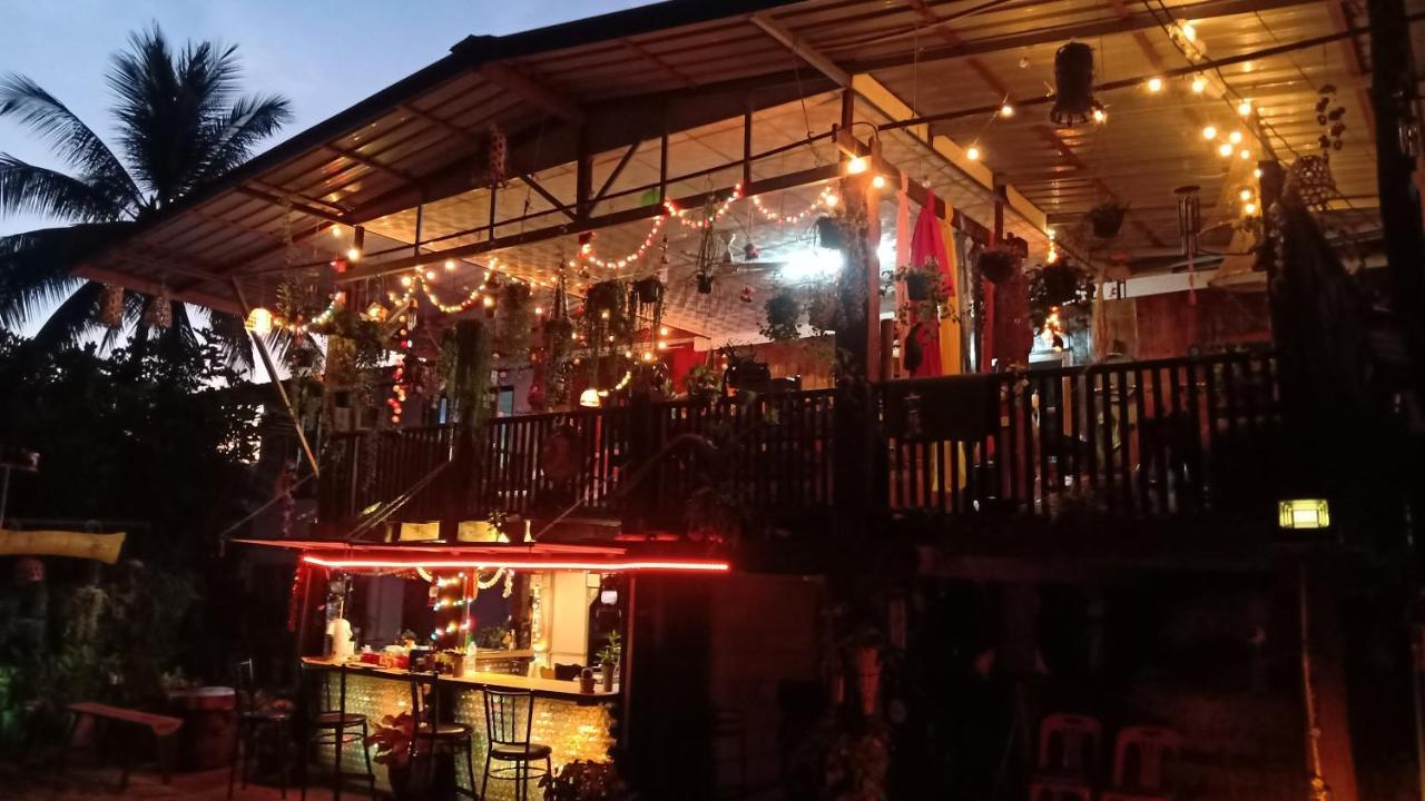 เฮือนน้ำน่าน House By The River Nan Uttaradit Bagian luar foto
