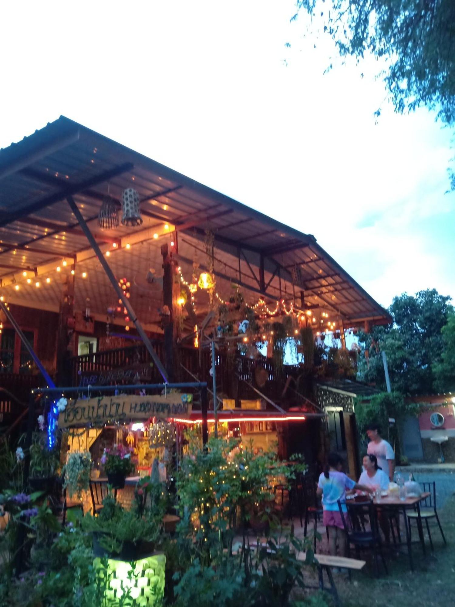เฮือนน้ำน่าน House By The River Nan Uttaradit Bagian luar foto